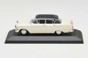 Opel Kapitan A Biały Minichamps 1:43 400048000 Metal