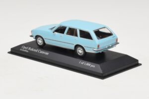 Opel Rekord D Caravan Jasnoniebieski Minichamps 1:43 400044014 Metal — zdjęcie 3 z 4