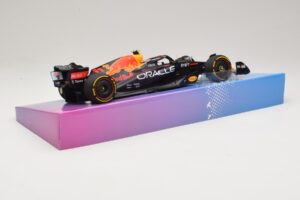 Oracle Red Bull Racing RB18 #11 S. Perez Miami GP 2022 Minichamps 1:18 113220511 Metal — zdjęcie 3 z 7