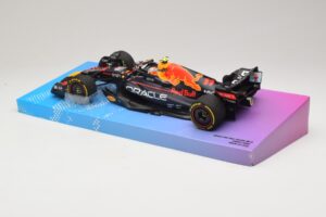 Oracle Red Bull Racing RB18 #11 S. Perez Miami GP 2022 Minichamps 1:18 113220511 Metal — zdjęcie 5 z 7