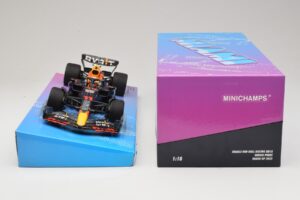 Oracle Red Bull Racing RB18 #11 S. Perez Miami GP 2022 Minichamps 1:18 113220511 Metal — zdjęcie 6 z 7