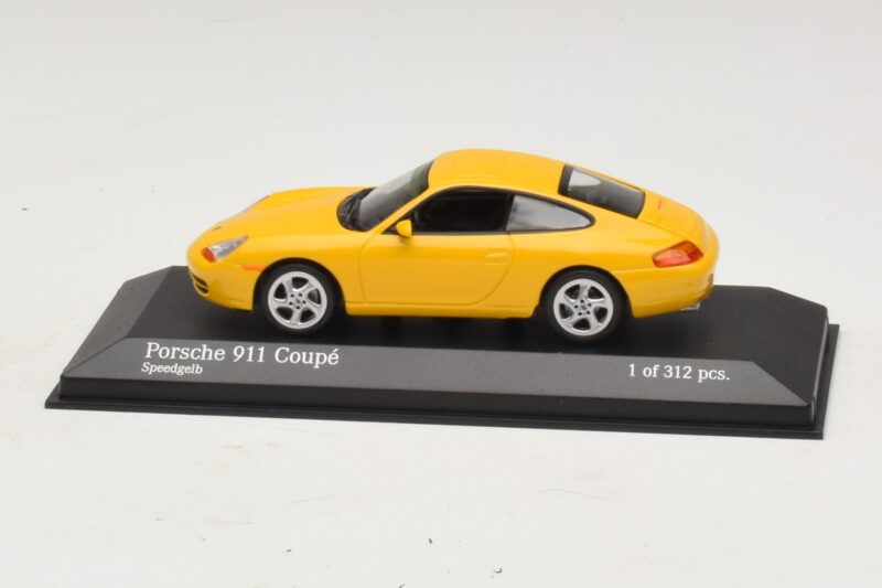 Porsche 911 991 Carrera Żółty Minichamps 1:43 Porsche 911 991 Carrera Żółty Minichamps 1:43 410060221 Metal
