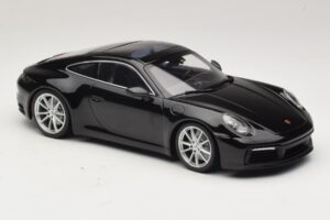 Porsche 911 992 Carrera 4S Czarny Minichamps 1:18 WAP0211120R992 Metal — zdjęcie 4 z 6