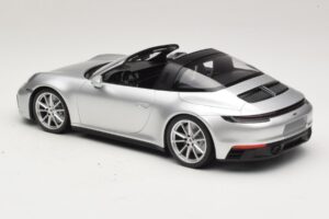 Porsche 911 992 Targa 4 GTS Srebrny Minichamps 1:18 WAP0211460RTRG Metal — zdjęcie 5 z 6