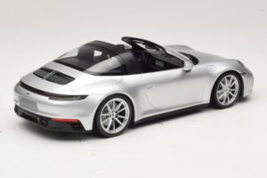 Porsche 911 992 Targa 4 GTS Srebrny Minichamps 1:18 WAP0211460RTRG Metal — zdjęcie 2 z 6