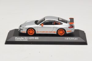 Porsche 911 997 GT3 RS Srebrny Minichamps 1:43 400066000 Metal