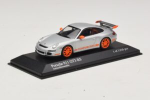 Porsche 911 997 GT3 RS Srebrny Minichamps 1:43 400066000 Metal — zdjęcie 2 z 4