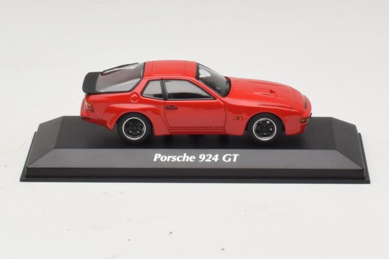 Porsche 924 GT Czerwony Maxichamps 1:43 Porsche 924 GT Czerwony Maxichamps 1:43 940066120 Metal