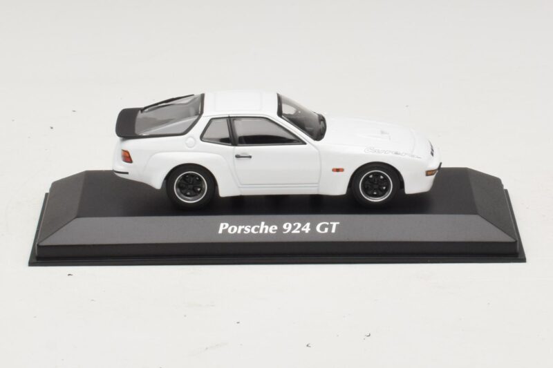 Porsche 924 GT Biały Maxichamps 1:43 Porsche 924 GT Biały Maxichamps 1:43 940066121 Metal