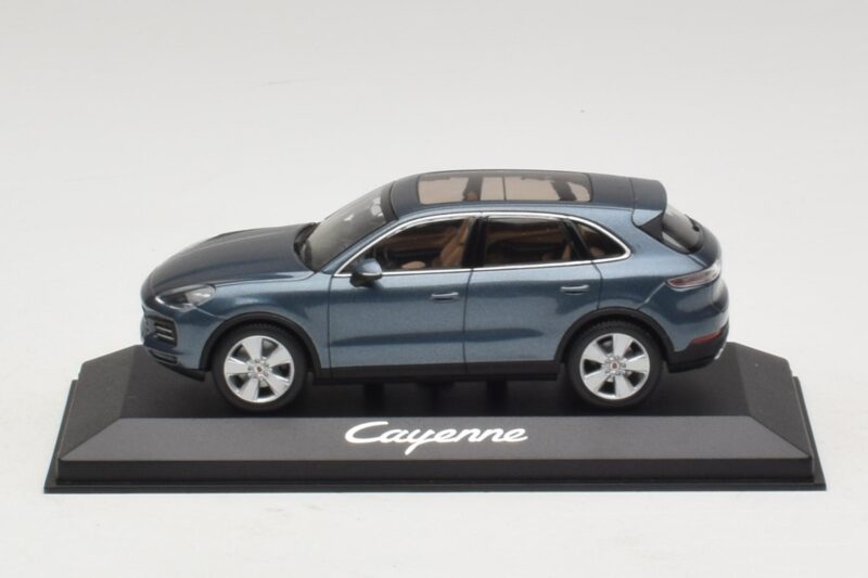 Porsche Cayenne E3 Blue Metallic Minichamps 1:43 Porsche Cayenne E3 Blue Metallic Minichamps 1:43 WAP0203110J Metal
