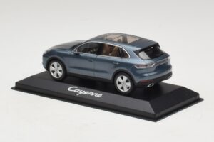 Porsche Cayenne E3 Blue Metallic Minichamps 1:43 WAP0203110J Metal — zdjęcie 3 z 4