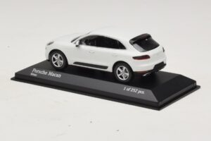 Porsche Macan 95B Biały Minichamps 1:43 410062601 Metal — zdjęcie 3 z 4