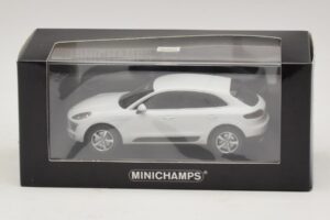 Porsche Macan 95B Biały Minichamps 1:43 410062601 Metal — zdjęcie 4 z 4