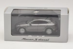 Porsche Macan S Diesel 95B Bronzowy Metalik Minichamps 1:43 WAP0201510E Metal — zdjęcie 4 z 4