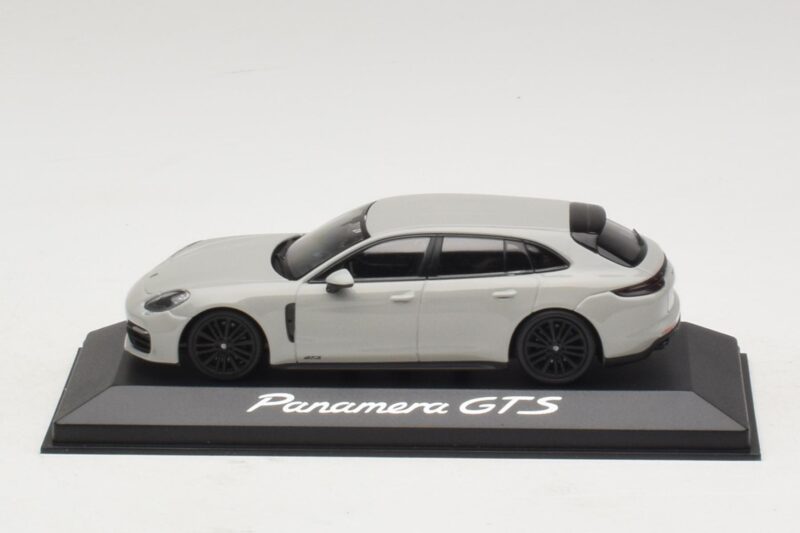 Porsche Panamera GTS 971 Chalk Grey Minichamps 1:43 Porsche Panamera GTS 971 Chalk Grey Minichamps 1:43 WAP0207640J Metal