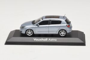 Vauxhall Astra H Sedan Jasnoniebieski Metalik Minichamps 1:43 ASTRA007 Metal