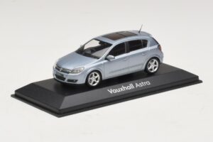 Vauxhall Astra H Sedan Jasnoniebieski Metalik Minichamps 1:43 ASTRA007 Metal — zdjęcie 2 z 4