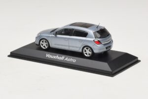 Vauxhall Astra H Sedan Jasnoniebieski Metalik Minichamps 1:43 ASTRA007 Metal — zdjęcie 3 z 4
