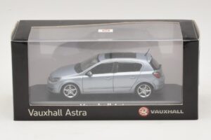 Vauxhall Astra H Sedan Jasnoniebieski Metalik Minichamps 1:43 ASTRA007 Metal — zdjęcie 4 z 4