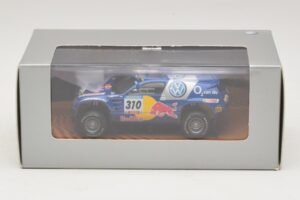 Volkswagen Race Touareg Red Bull #310 Edycja Dealerska 2005 Minichamps 1:43 7LO099400PD310 Metal — zdjęcie 5 z 5