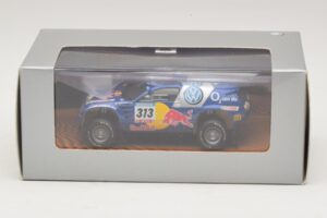 Volkswagen Race Touareg Red Bull #313 Edycja Dealerska 2005 Minichamps 1:43 7LO099400PD313 Metal — zdjęcie 4 z 5