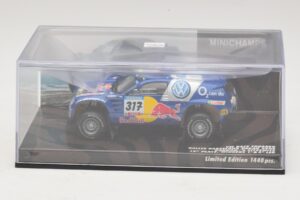 Volkswagen Race Touareg Red Bull #317 Gordon / von Zitzewitz Dakar Rally 2005 Minichamps 1:43 436055317 Metal — zdjęcie 4 z 5