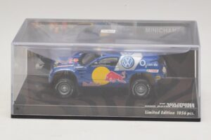 Volkswagen Race Touareg Red Bull Presentation Essen Motor Show 2004 Minichamps 1:43 436045300 Metal — zdjęcie 4 z 5