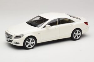 Mercedes CLS C218 Coupé biały brylantowy metalik Norev 1:18 Mercedes CLS C218 Coupé biały brylantowy metalik Norev 1:18 183943 Metal
