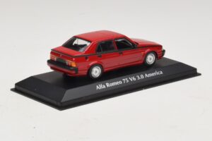 Alfa Romeo 75 V6 3.0 America Czerwony Maxichamps 1:43 940120461 Metal — zdjęcie 2 z 5