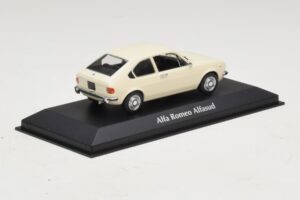 Alfa Romeo Alfasud Biały Maxichamps 1:43 940120101 Metal — zdjęcie 2 z 5