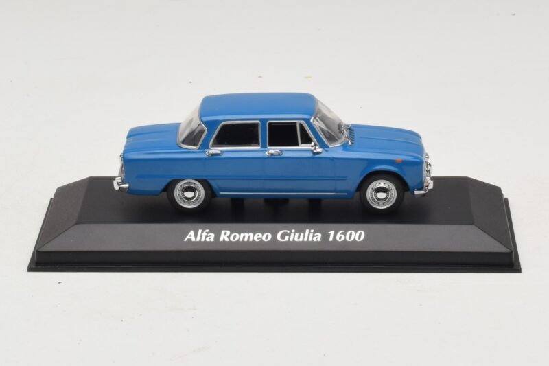 Alfa Romeo Giulia 1600 Niebieski Maxichamps 1:43 940120900 Metal