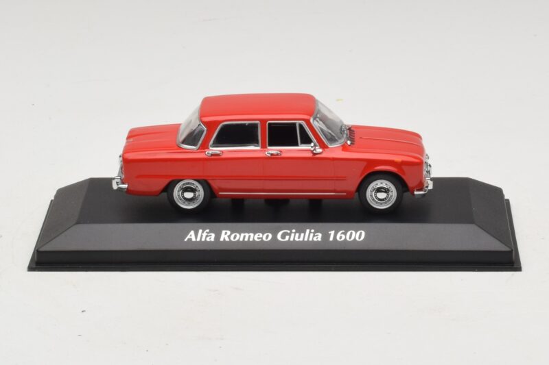 Alfa Romeo Giulia 1600 Czerwony Maxichamps 1:43 Alfa Romeo Giulia 1600 Czerwony Maxichamps 1:43 940120901 Metal