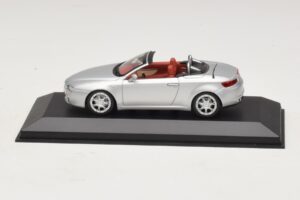 Alfa Romeo Giulia Spider Srebrny Minichamps 1:43 400120731 Metal