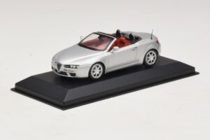 Alfa Romeo Giulia Spider Srebrny Minichamps 1:43 400120731 Metal — zdjęcie 2 z 5