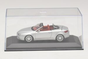 Alfa Romeo Giulia Spider Srebrny Minichamps 1:43 400120731 Metal — zdjęcie 4 z 5