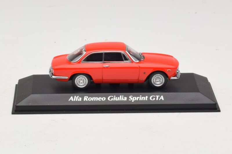Alfa Romeo Giulia Sprint GTA Czerwony Maxichamps 1:43 940120440 Metal