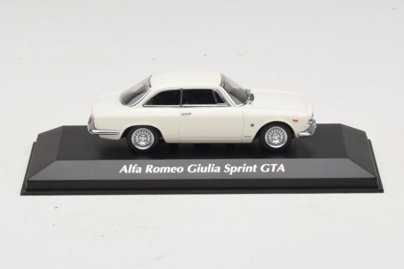 Alfa Romeo Giulia Sprint GTA Biały Maxichamps 1:43 940120441 Metal
