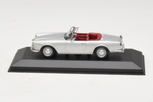 Alfa Romeo Spider 916 3.2 V6 24V Srebrny Minichamps 1:43 400120330 Metal