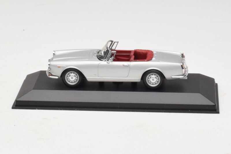 Alfa Romeo Spider 916 3.2 V6 24V Srebrny Minichamps 1:43 Alfa Romeo Spider 916 3.2 V6 24V Srebrny Minichamps 1:43 400120330 Metal
