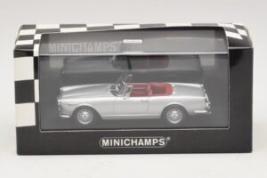 Alfa Romeo Spider 916 3.2 V6 24V Srebrny Minichamps 1:43 400120330 Metal — zdjęcie 4 z 5