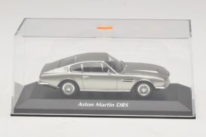 Aston Martin DBS Srebrny Maxichamps 1:43 940137600 Metal — zdjęcie 4 z 5