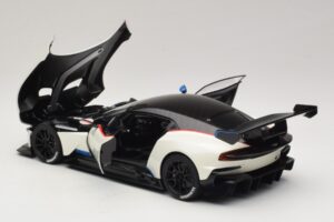Aston Martin Vulcan Stratus White Z Niebieskimi i Czerwonymi Paskami AUTOart 1:18 70261 Kompozyt — zdjęcie 5 z 8