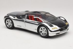 Audi Avus Quattro Chrome Silver Revell 1:18 08830 Metal — zdjęcie 6 z 8