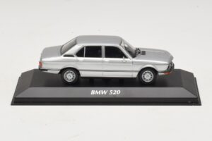 BMW 520 E12 Srebrny Maxichamps 1:43 940023000 Metal