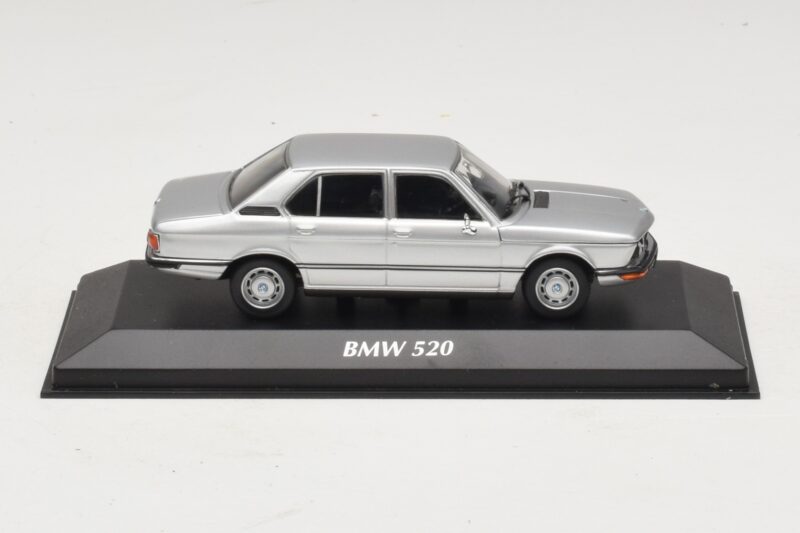 BMW 520 E12 Srebrny Maxichamps 1:43 940023000 Metal