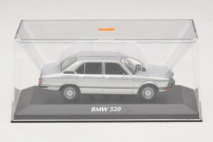 BMW 520 E12 Srebrny Maxichamps 1:43 940023000 Metal — zdjęcie 4 z 5