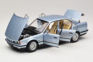 BMW 535i E34 Jasnoniebieski Metalik Minichamps 1:18 100024007 Metal — zdjęcie 2 z 8