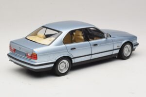 BMW 535i E34 Jasnoniebieski Metalik Minichamps 1:18 100024007 Metal — zdjęcie 3 z 8