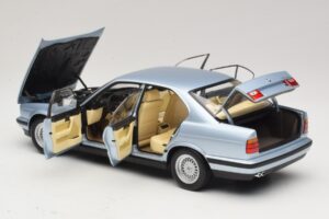 BMW 535i E34 Jasnoniebieski Metalik Minichamps 1:18 100024007 Metal — zdjęcie 5 z 8