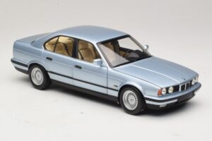 BMW 535i E34 Jasnoniebieski Metalik Minichamps 1:18 100024007 Metal — zdjęcie 6 z 8